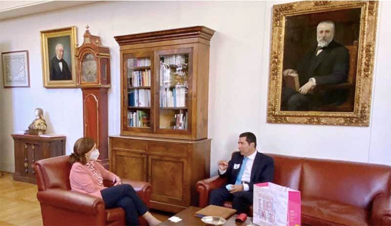 embajador-nicaragua-espana-en-encuentro-con-directora-biblioteca-nacional